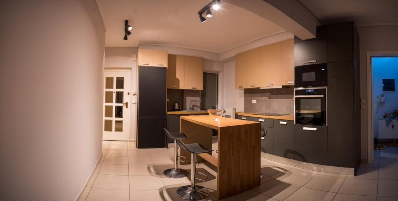 It Is A Pleasant, Modern, Functional House! Apartment Piraeus Bagian luar foto